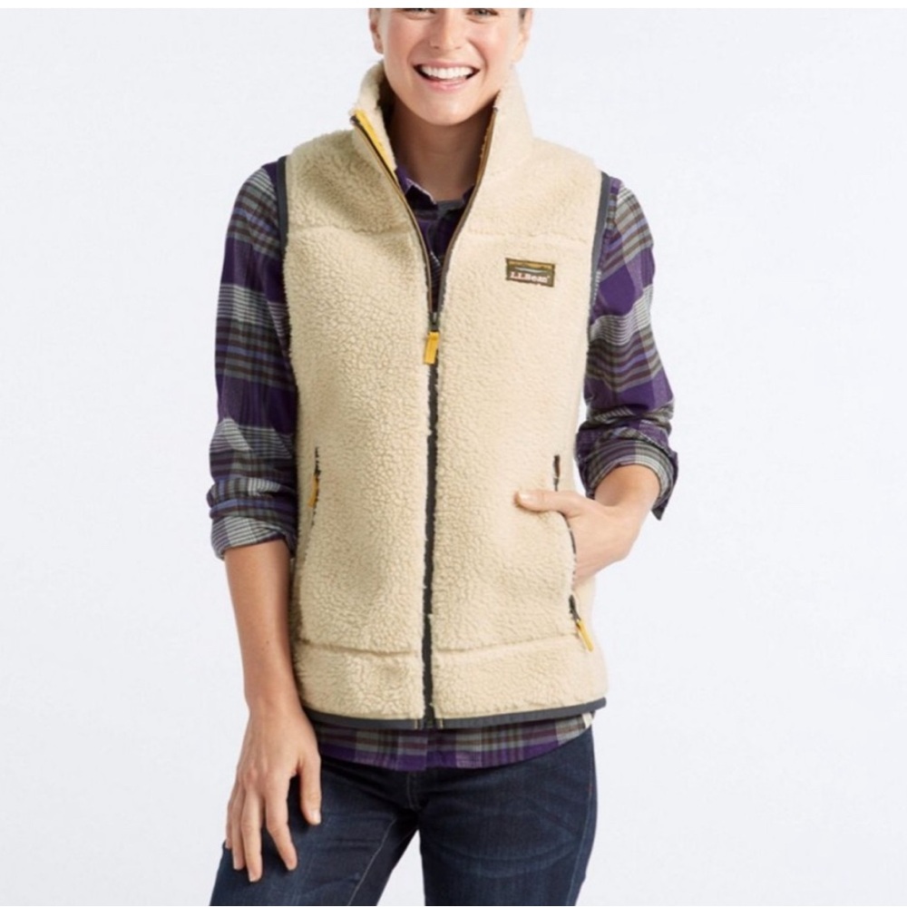 L.L. Bean Beige Sherpa Woman’s Vest with Navy Accents - Picture 2 of 10